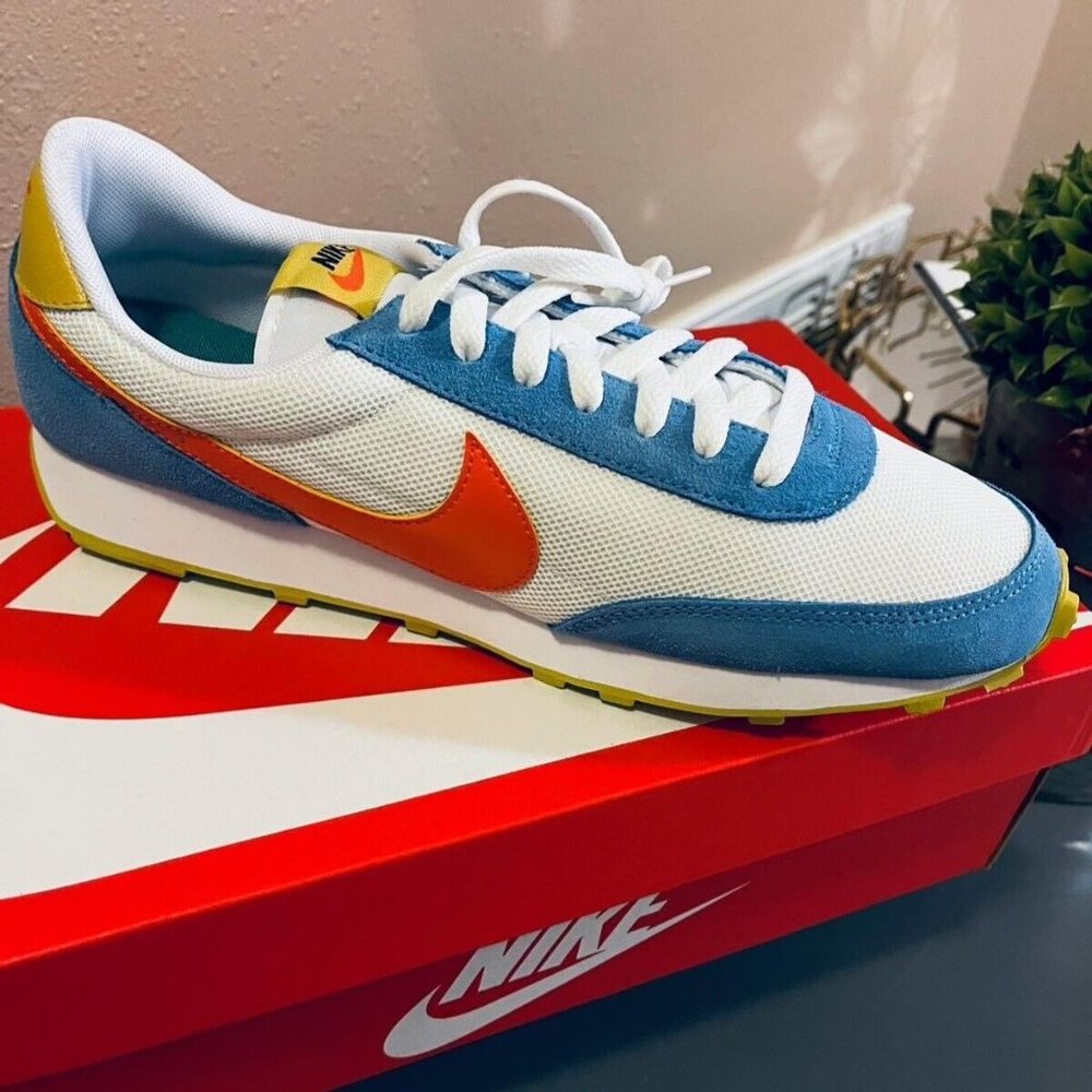 Nike Daybreak Women's Sneakers - Size 11